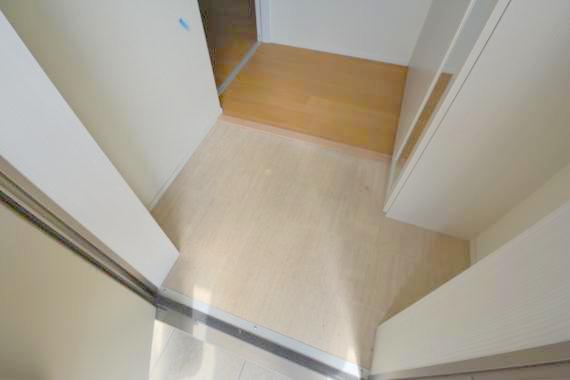 玄関　落ち着いたおしゃれな玄関です。