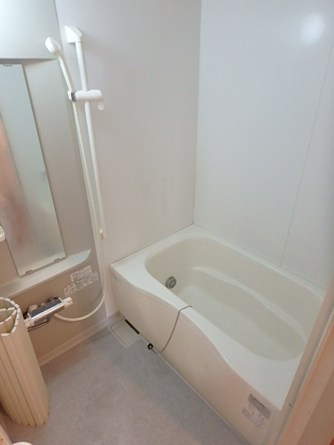 バス・シャワールーム　１日の疲れをバスルームでゆっくりと…。