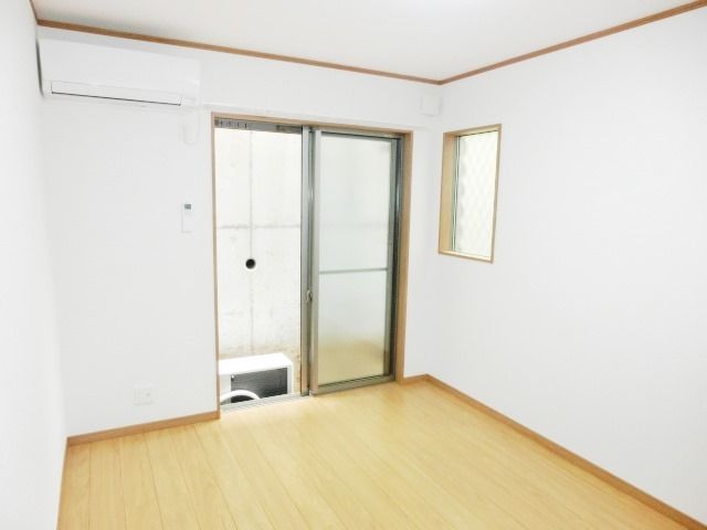 居室・リビング　二面採光のお部屋です