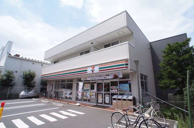 コンビニ　セブンイレブン世田谷千歳台5丁目店（コンビニ）まで557m