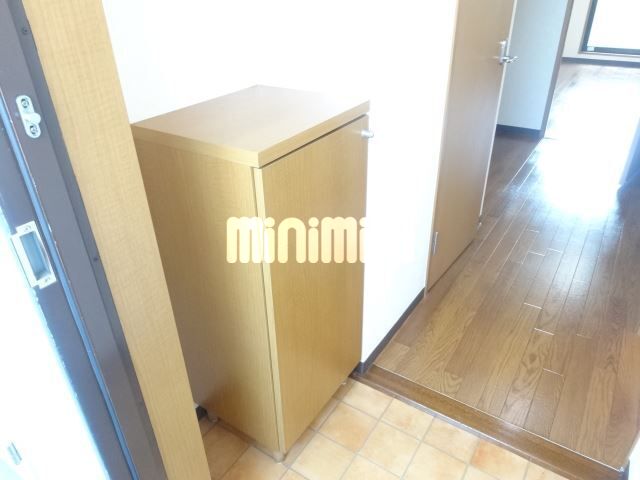 玄関　下駄箱ついています