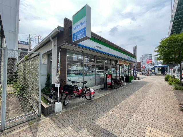 コンビニ　ファミリーマート浅間町駅前店（コンビニ）まで73m