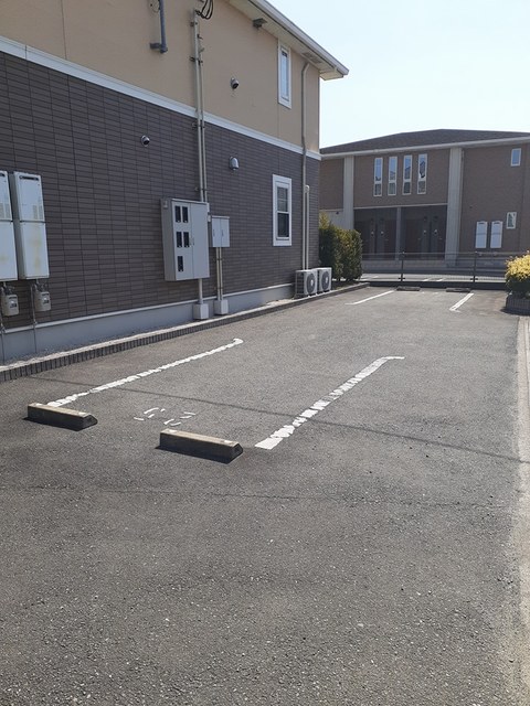 駐車場　駐車スペースもあります☆