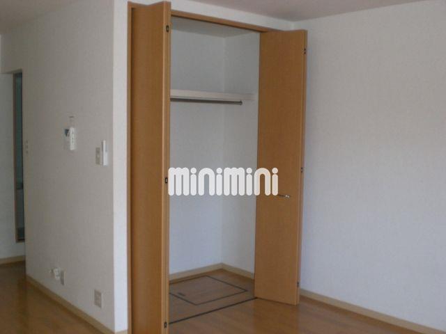 収納　洋服も掛けられるクローゼット。