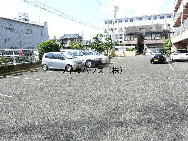 駐車場　敷地内駐車場！
