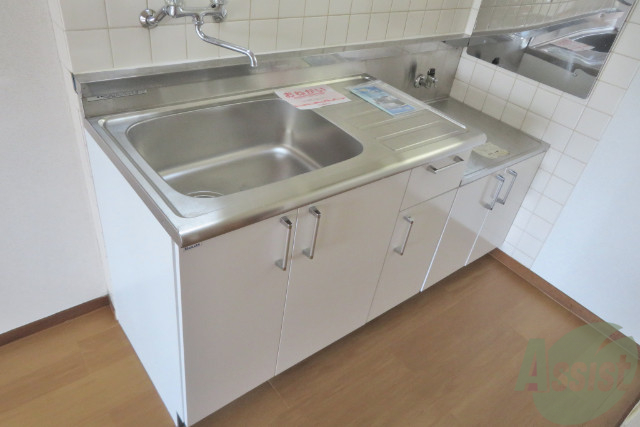 キッチン　こちらのキッチンには、お好きなコンロを設置頂けます。