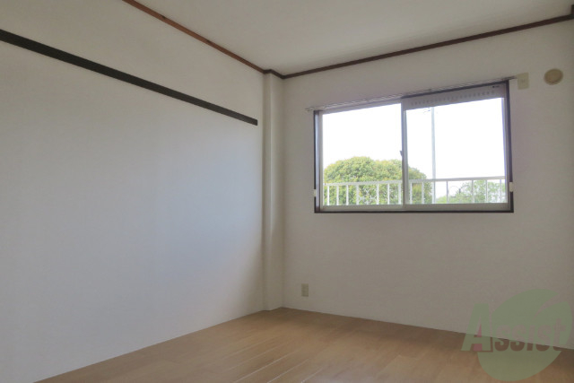 その他部屋・スペース　６帖の洋室です。お休みはこちらでどうぞ。