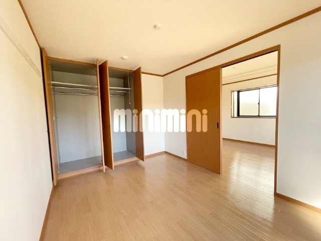 収納　玄関横の部屋にもたっぷり収納