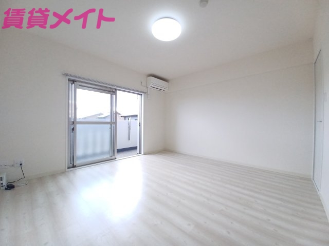 居室・リビング　同物件別部屋参考写真です。