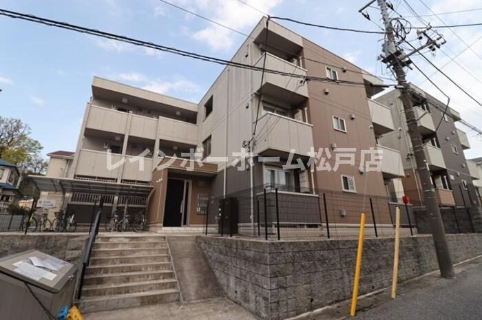建物外観　外観は落ち着いています