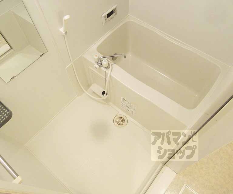 バス・シャワールーム　広めのお風呂です