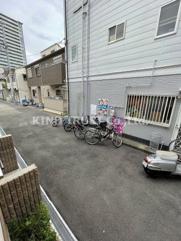 駐車場　駐車場に車を止められます