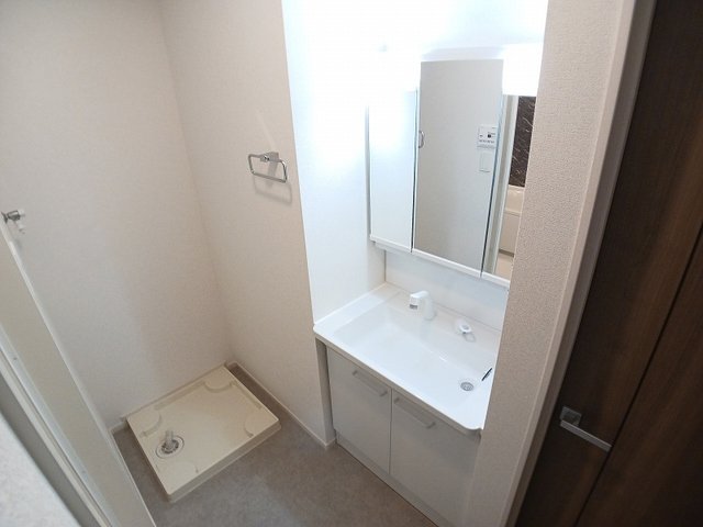 洗面設備　コンパクトで使いやすい洗面所
