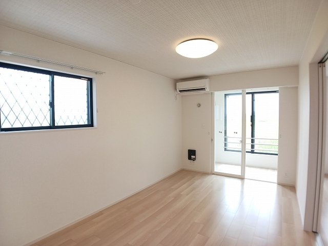 その他部屋・スペース　こちらの居間で趣味の時間をお楽しみください