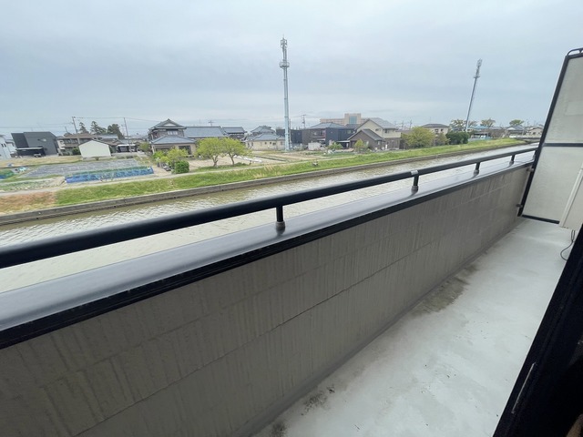 バルコニー　※別の棟の参考写真です。