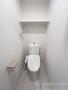トイレ　人気アイテムの温水洗浄便座。清潔感のあるトイレです。