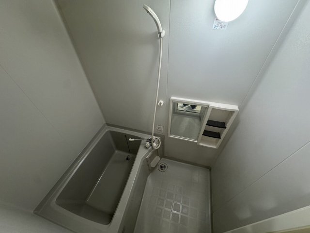 バス・シャワールーム　コンパクトで使いやすいお風呂です