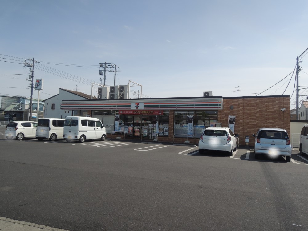 コンビニ　セブンイレブン岡山新保店（コンビニ）まで371m