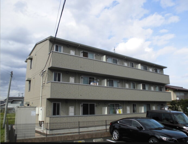 建物外観　南向き３階建てアパート