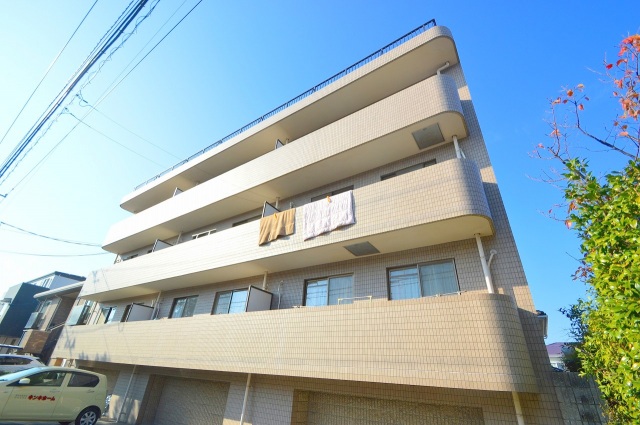 広島市南区向洋新町のマンションの建物外観