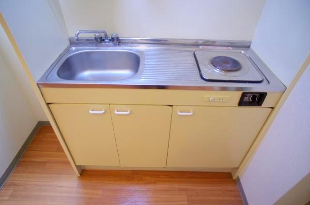 キッチン　写真は別号室のものです。