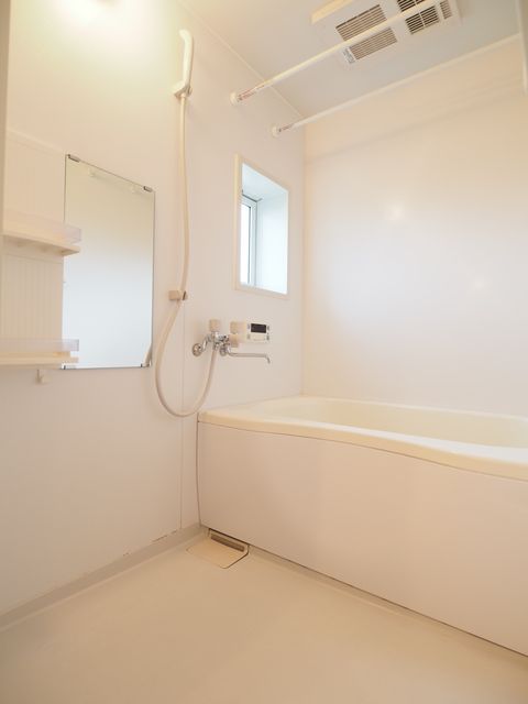 バス・シャワールーム　浴室は追焚給湯と浴室乾燥暖房機があります