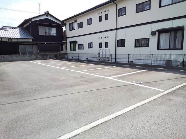 【ディアス千原　３の駐車場】