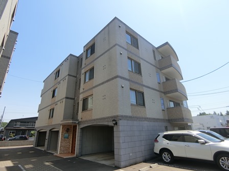 札幌市清田区真栄一条のマンションの建物外観