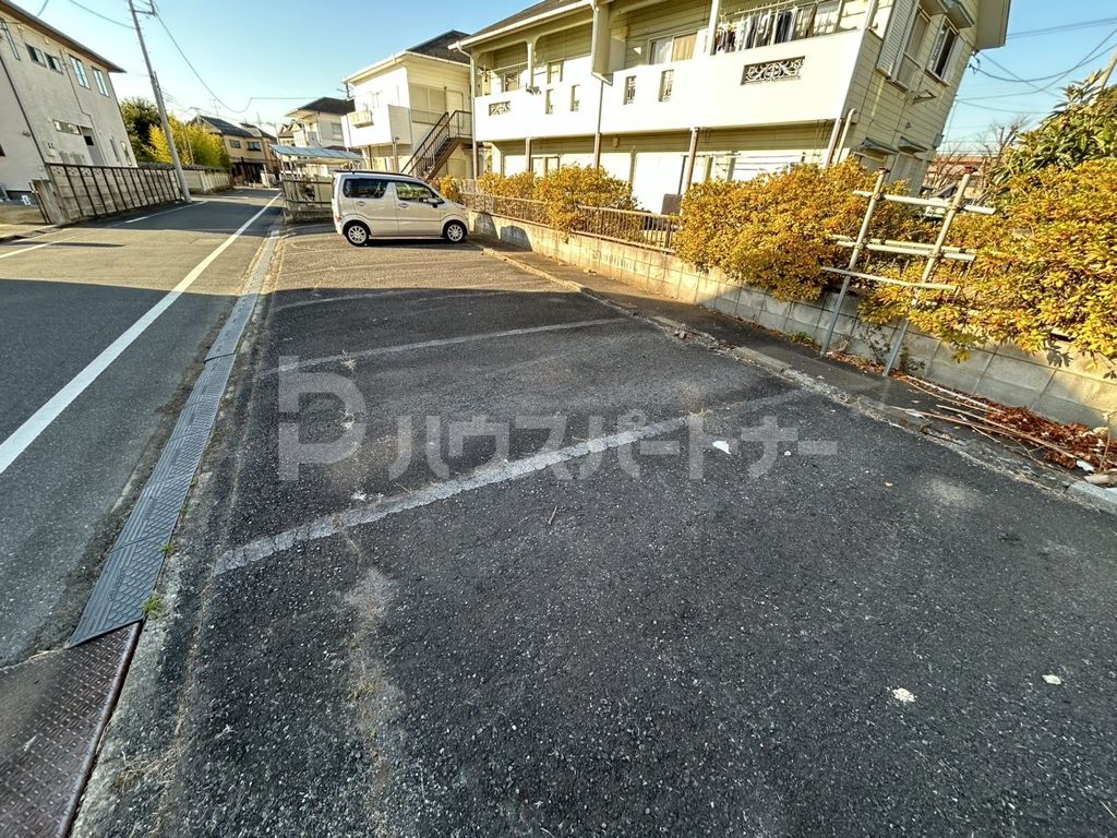 【葛飾区東水元のアパートの駐車場】