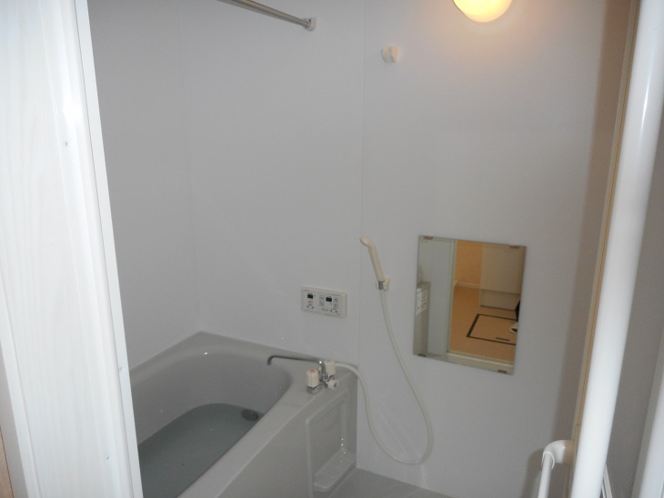 バス・シャワールーム　追炊き、浴室乾燥機付き
