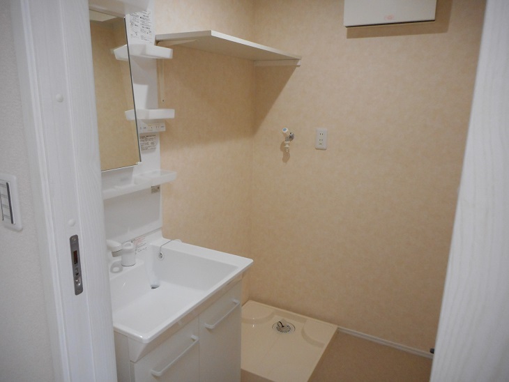 洗面設備　シャワードレッサー、洗濯防水パン