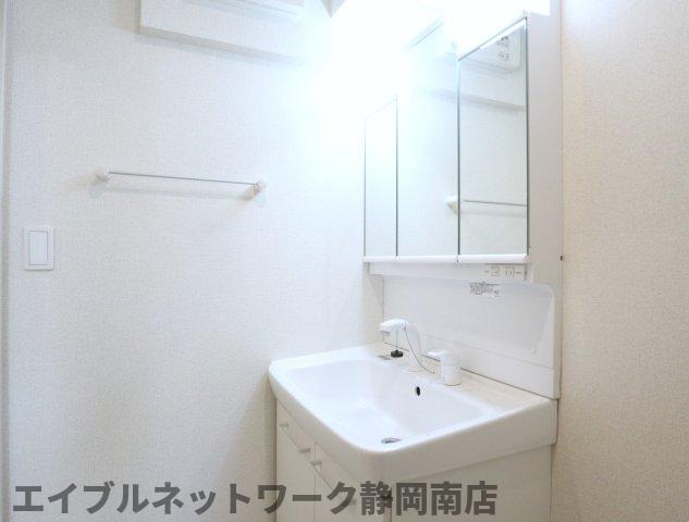 洗面設備　使いやすい洗面所です
