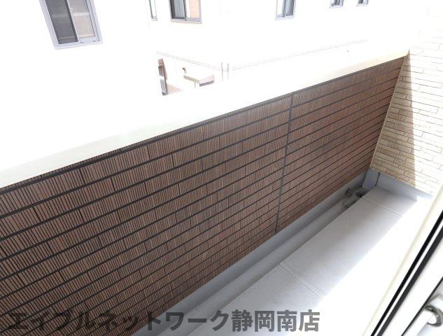 バルコニー　お洗濯にも便利なバルコニー付き