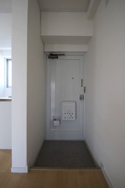 玄関　同物件別室です。