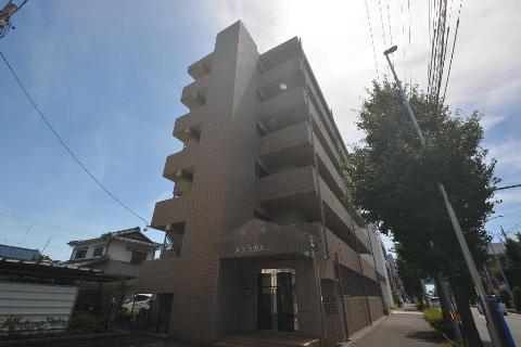 【メゾンカルムの建物外観】