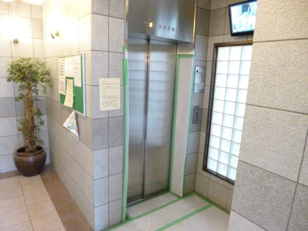 【鹿児島市新照院町のマンションのエントランス】