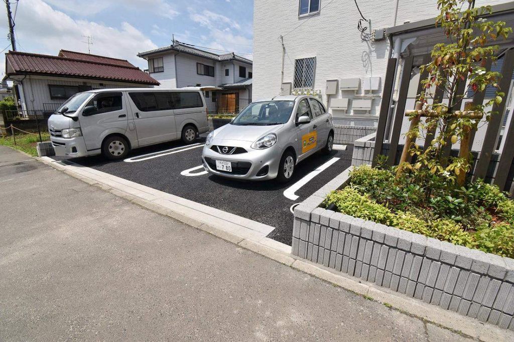 【飯能市新町のアパートの駐車場】