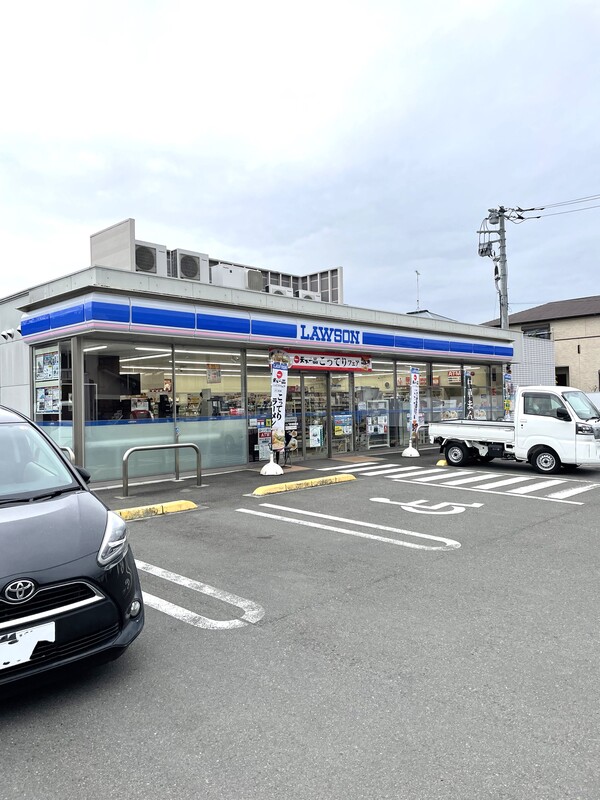 【ペアシティ岩原のコンビニ】