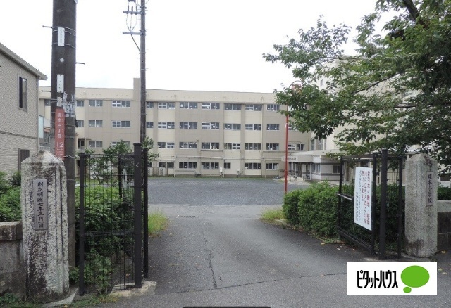 【レイクりきIIの小学校】