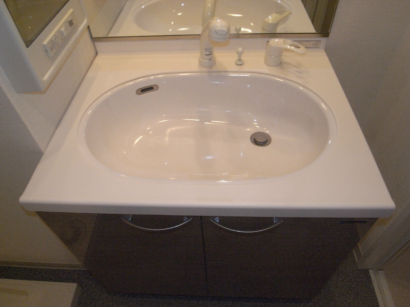 洗面設備　脱衣所　独立洗面台付（シャンプードレッサー付）