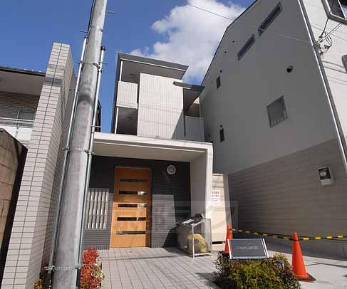 京都市北区上清蔵口町のマンションの建物外観