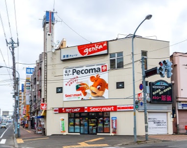 【札幌市北区北二十三条西のマンションのコンビニ】