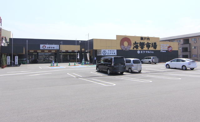 【松山市高岡町のアパートのスーパー】