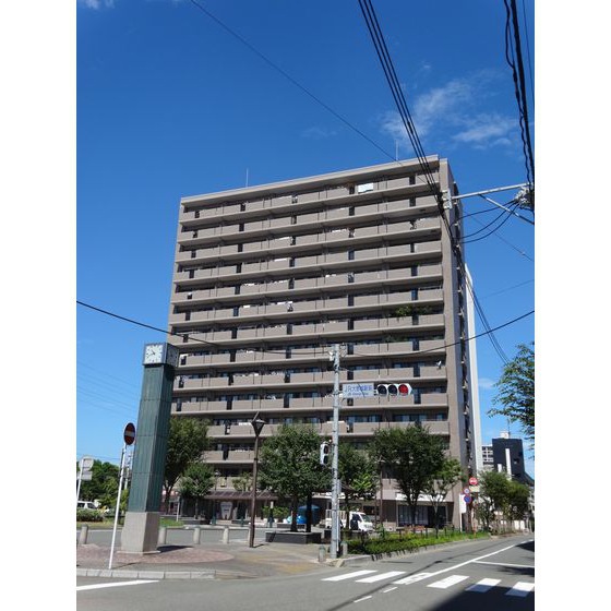 【サンリヤン大野城駅前IV番館の建物外観】