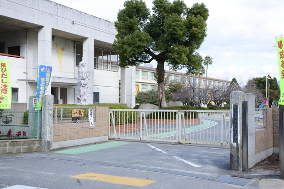 【サンリヤン大野城駅前IV番館の小学校】