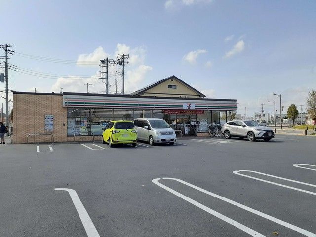 コンビニ　セブンイレブン（コンビニ）まで865m