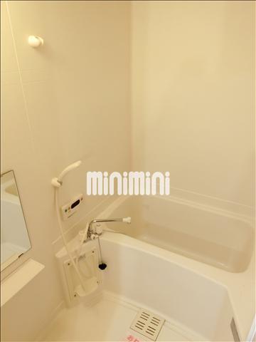 バス・シャワールーム　温水洗浄便座付きです。