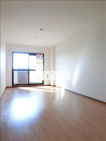 居室・リビング　明るい日差しが差し込みます。