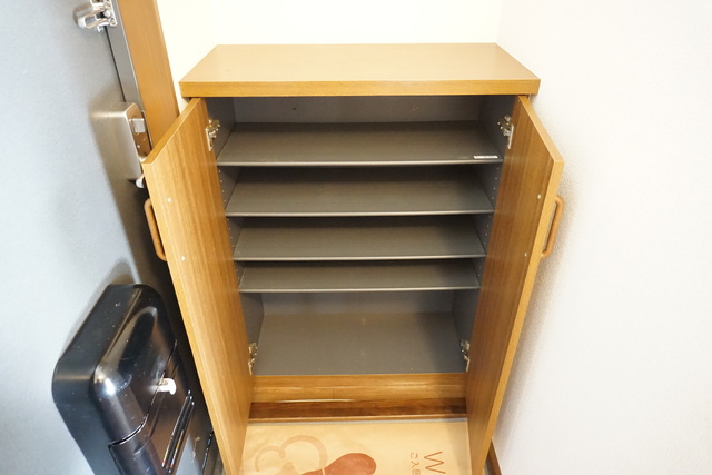 玄関　玄関横の下駄箱です☆