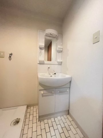 洗面設備　使いやすい独立洗面台です